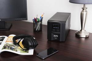 Источник бесперебойного питания APC Smart-UPS SMT750IC 500Вт 750ВА черный